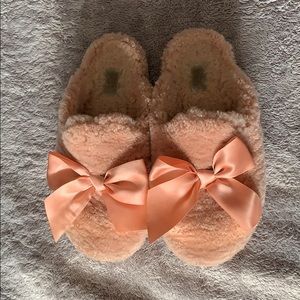 ✨SALE💗Baby Pink Addison UGG Bow Slippers💗